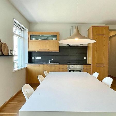 Day Dream Townhall Square Apartments Акурейри Екстериор снимка