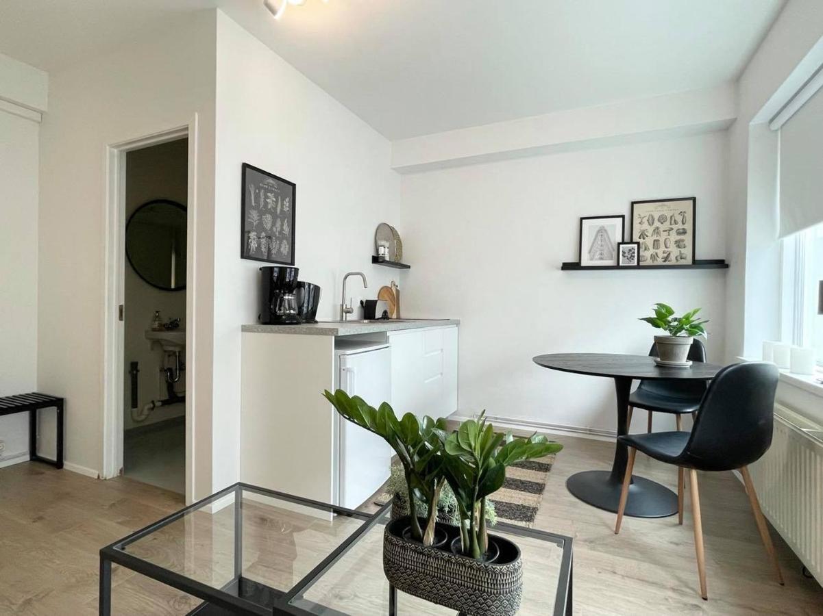 Day Dream Townhall Square Apartments Акурейри Екстериор снимка