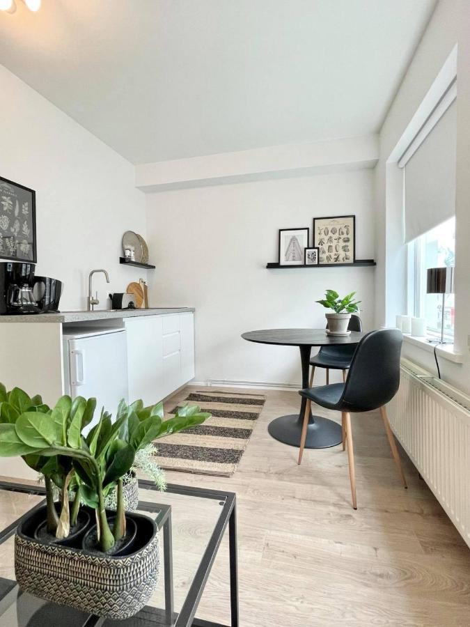Day Dream Townhall Square Apartments Акурейри Екстериор снимка
