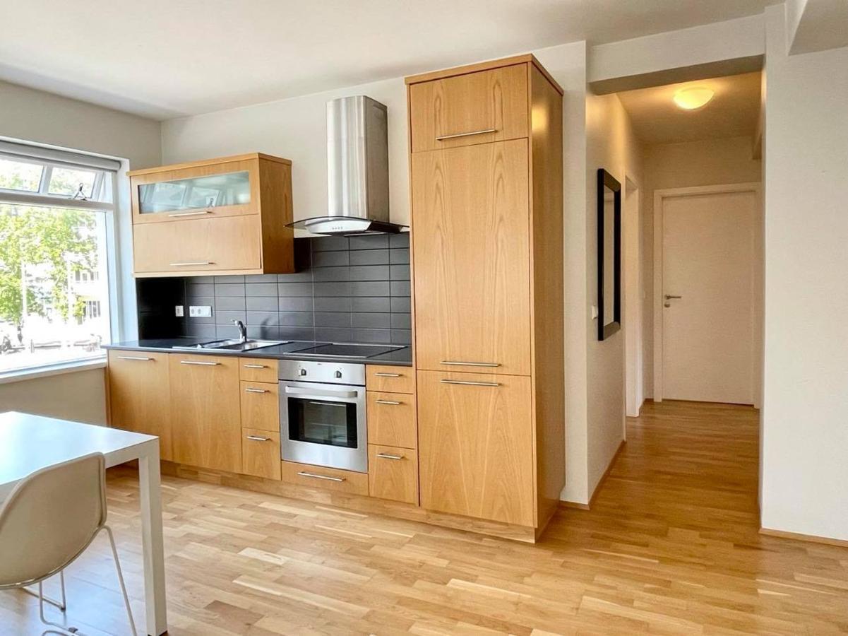 Day Dream Townhall Square Apartments Акурейри Екстериор снимка