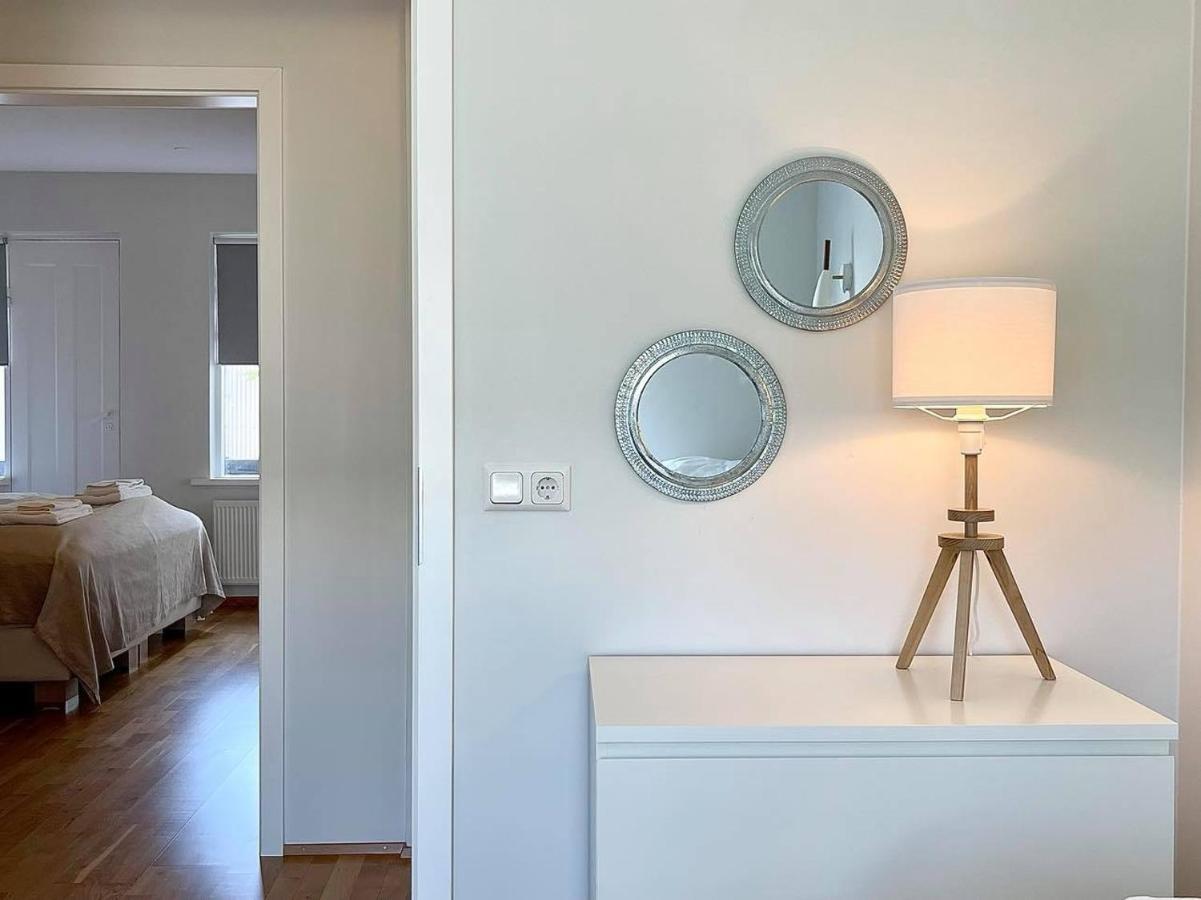 Day Dream Townhall Square Apartments Акурейри Екстериор снимка