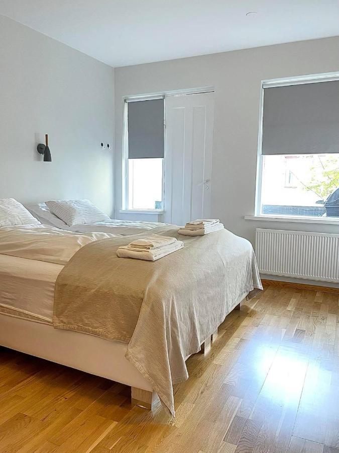 Day Dream Townhall Square Apartments Акурейри Екстериор снимка