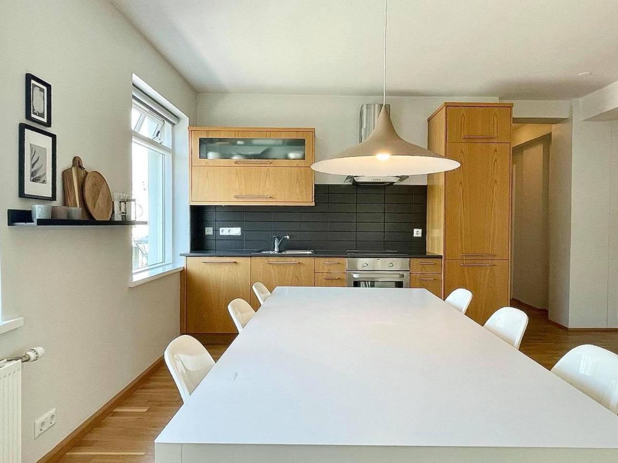 Day Dream Townhall Square Apartments Акурейри Екстериор снимка